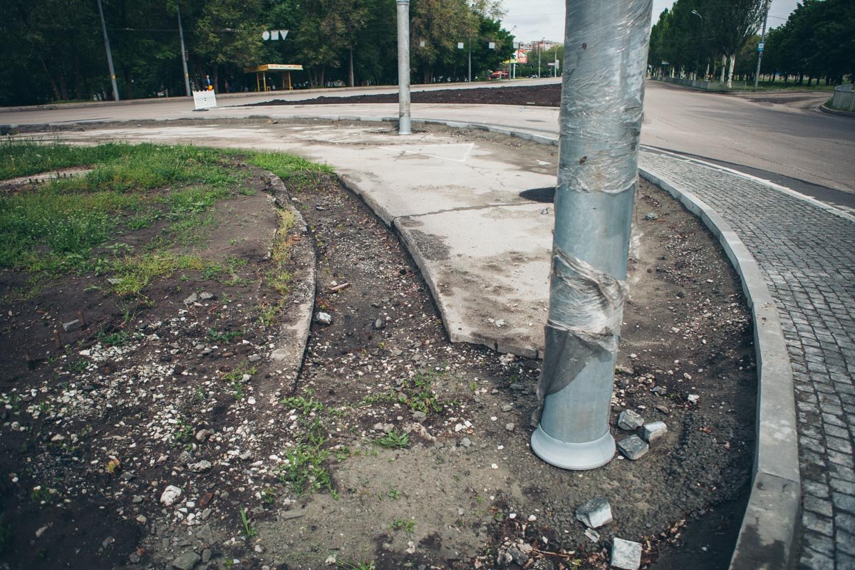 Также там установили новые фонарные столбы Также там установили новые фонарные столбы