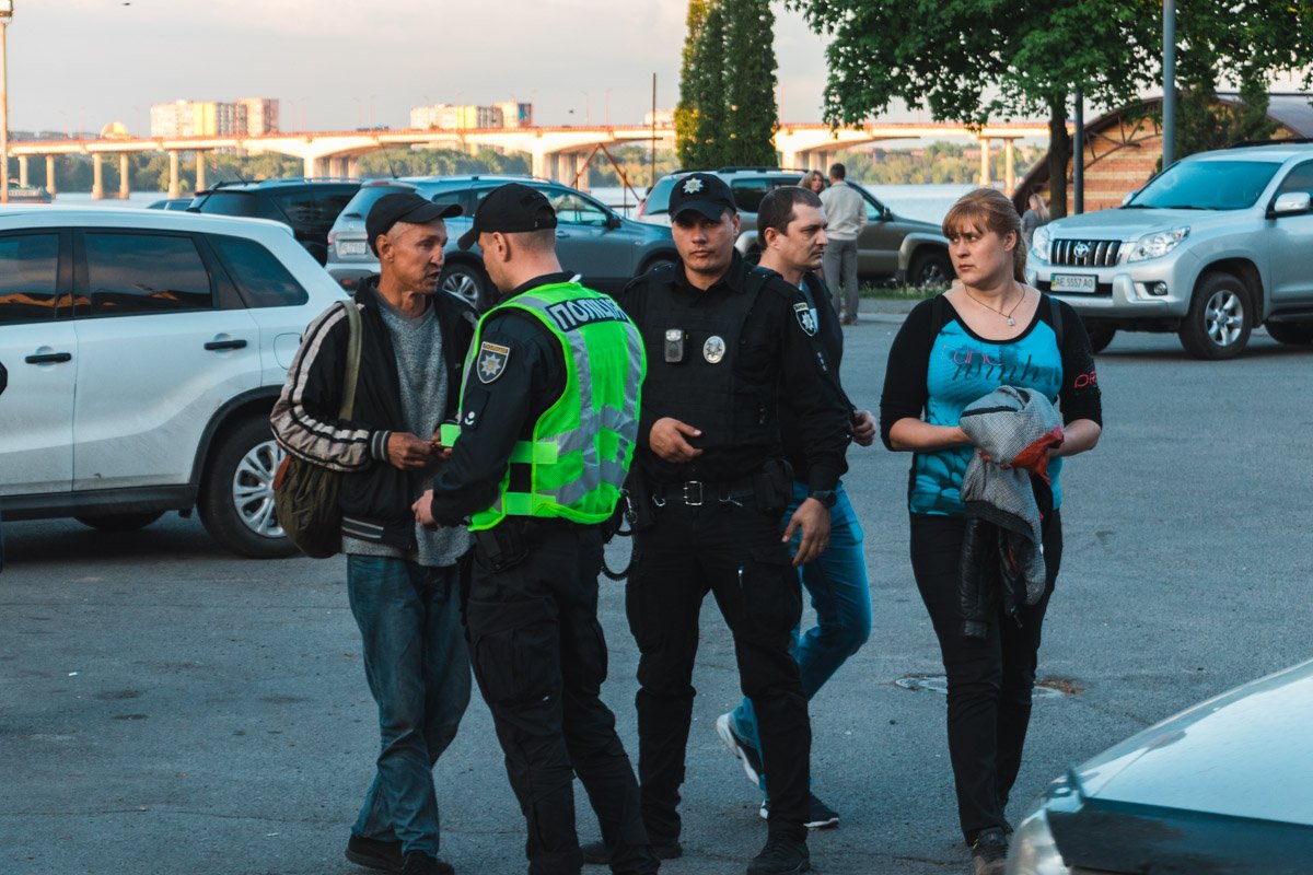 Полиция опрашивает свидетелей