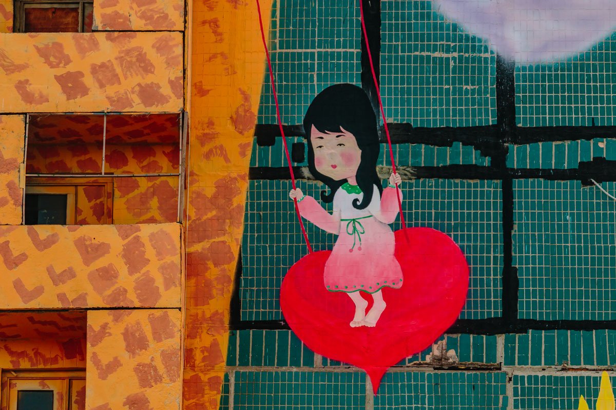 В рисунке много разных деталей В рисунке много разных деталей