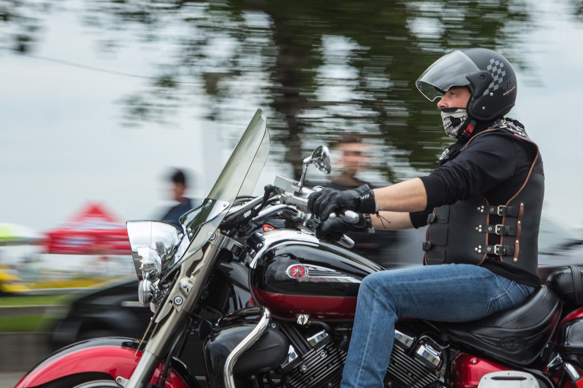 Четыре колеса возят тело, два колеса возят душу Четыре колеса возят тело, два колеса возят душу