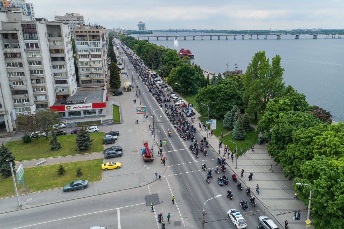 Некоторое время движение по набережной было парализовано Некоторое время движение по набережной было парализовано