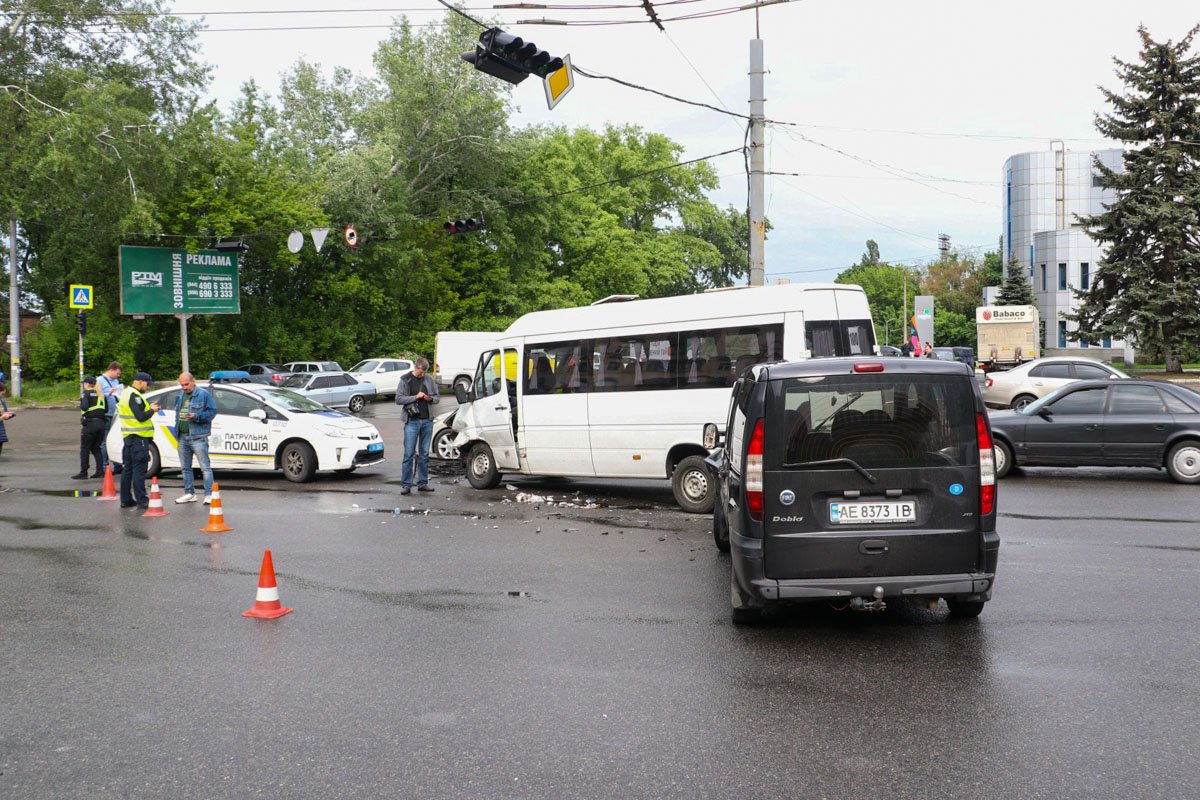 Авария случилась около 16:10 на перекрестке улицы Макарова с Криворожской