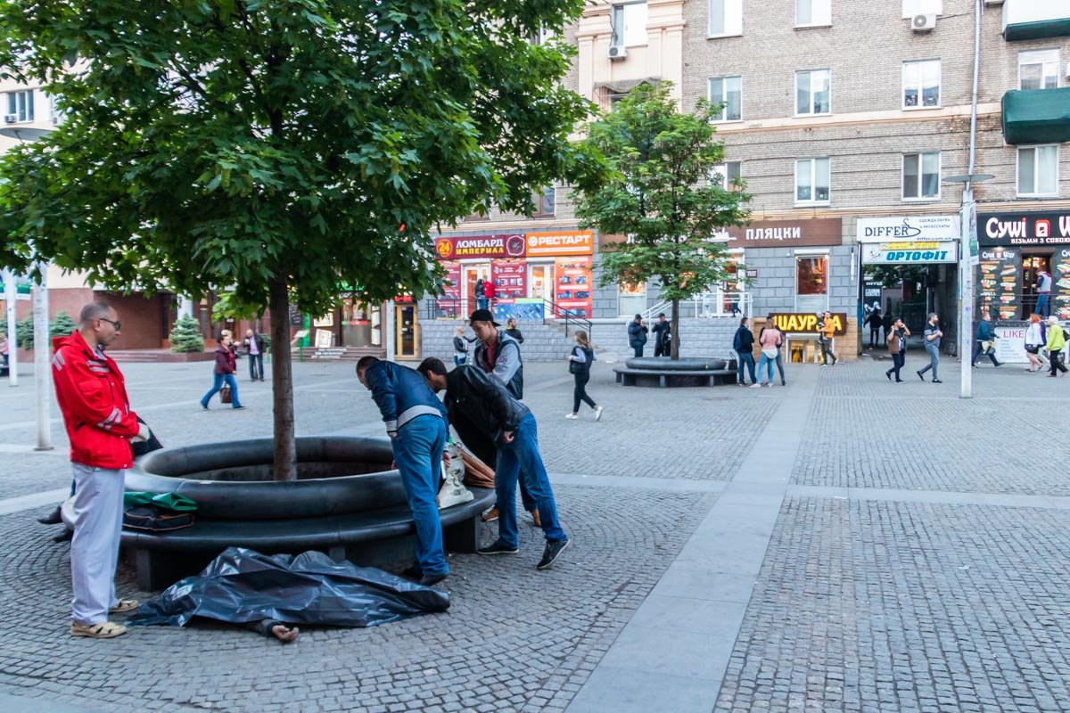 Предварительно, мужчина скончался около 19:15
