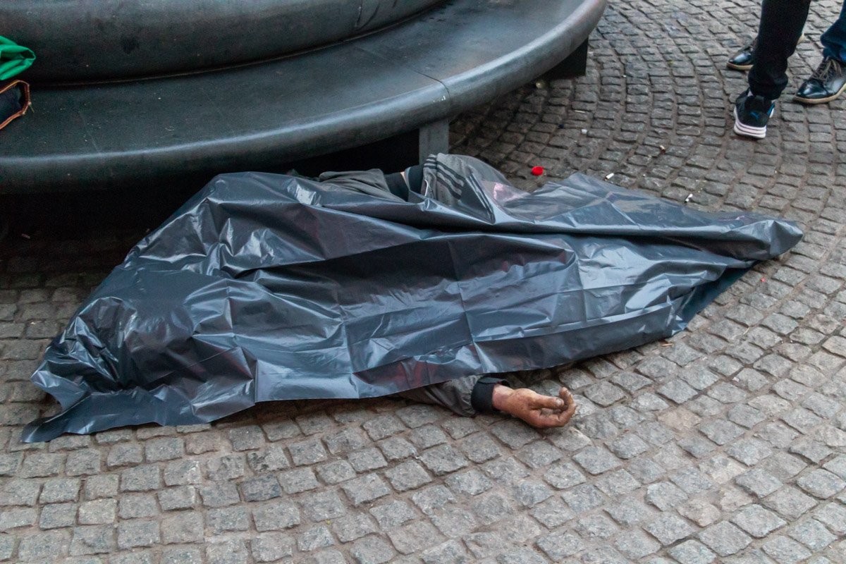 Мужчина был бездомным, каких-либо документов у него при себе не было