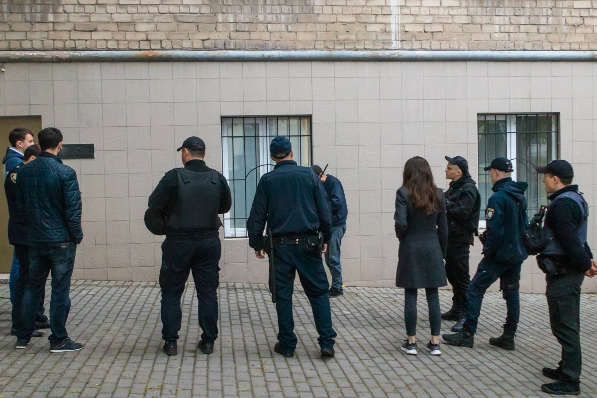 12 мая несколько людей пытались ограбить офис на улице Воскресенской 12 мая несколько людей пытались ограбить офис на улице Воскресенской