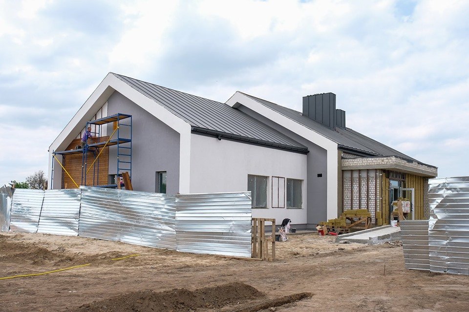 Строительство малого группового дома в Петриковке - на финальной стадии 