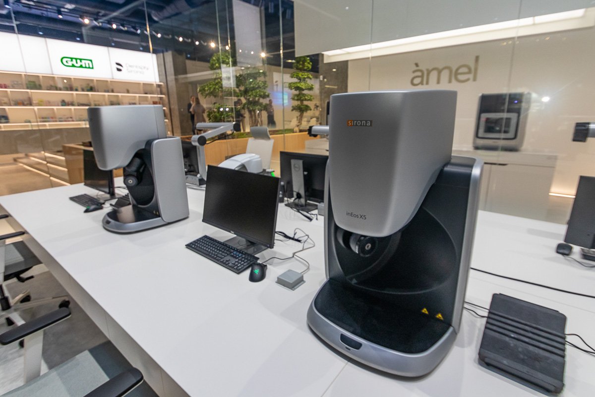 В Днепре презентовали высококачественный интраоральный сканер CEREC 5