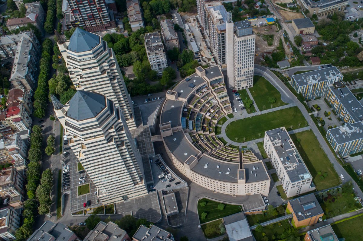 Теперь на месте стадиона "Динамо" появились ж/к Башни и ж/к Амфитеатр Теперь на месте стадиона "Динамо" появились ж/к Башни и ж/к Амфитеатр