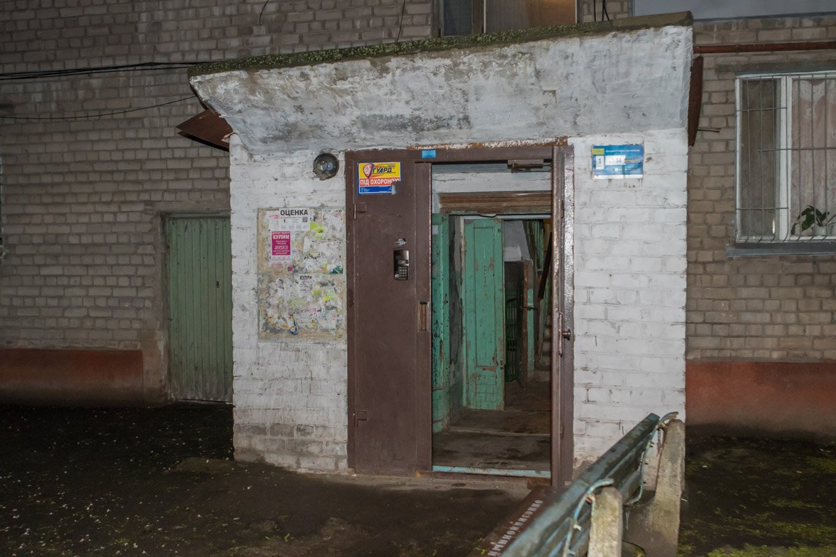 Жители дома на улице Академика Янгеля, 12, второй день страдают от проблем с канализацией Жители дома на улице Академика Янгеля, 12, второй день страдают от проблем с канализацией