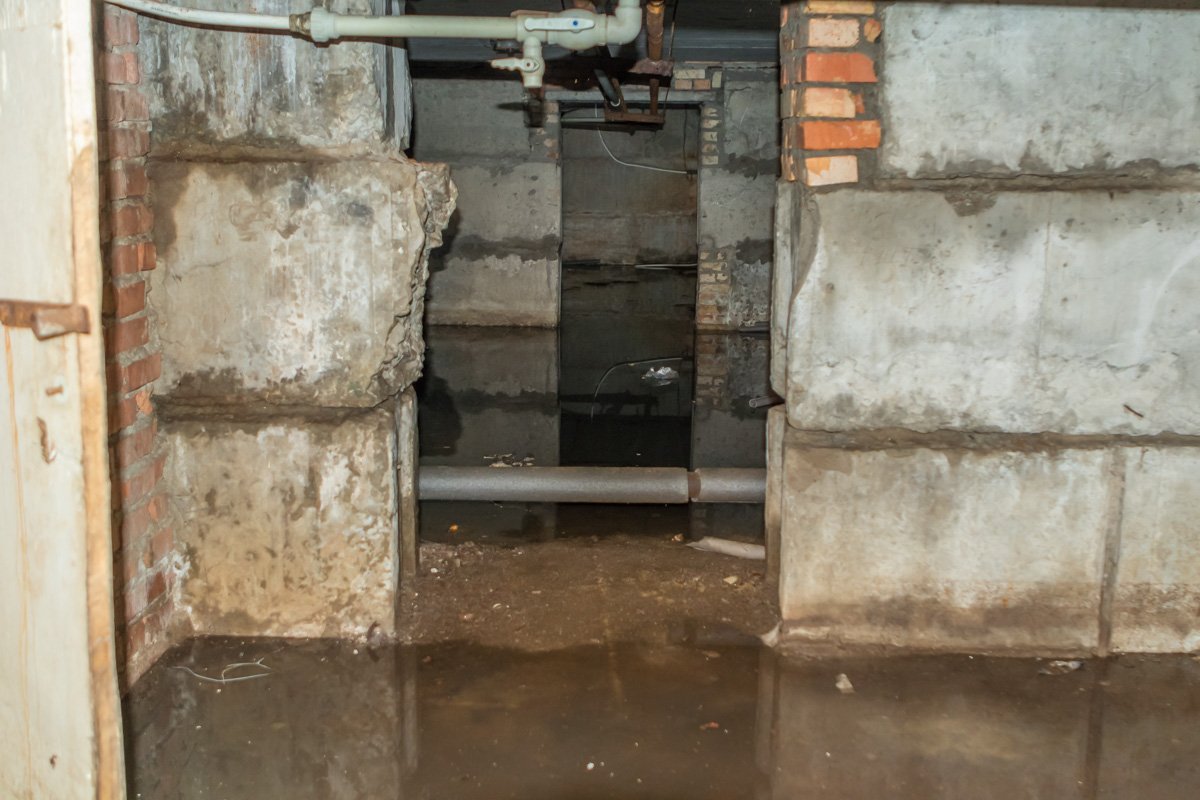 Сотрудники "Днепрводоканала" почистили колодцы Сотрудники "Днепрводоканала" почистили колодцы