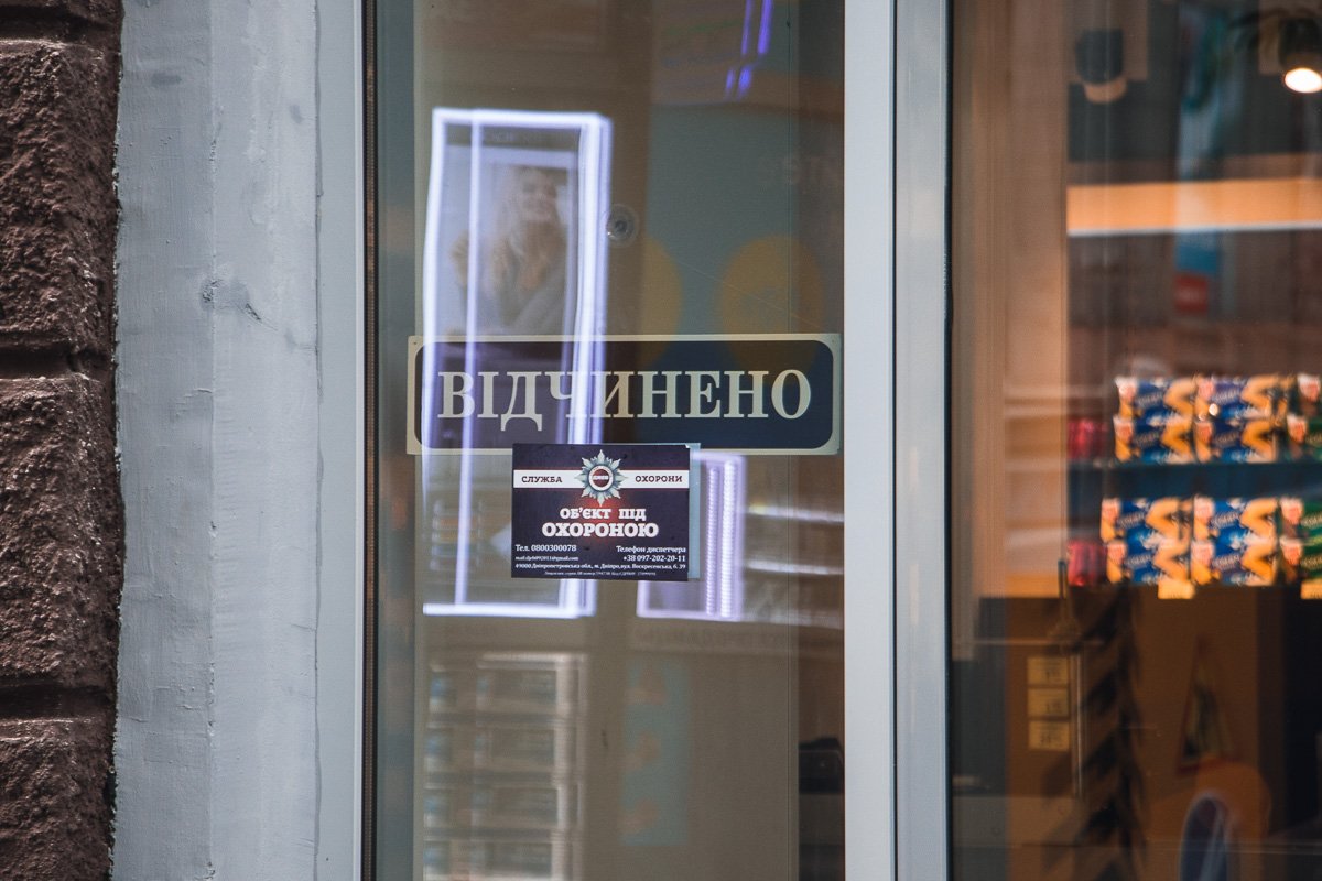 Магазин не закрыли, его фасад просто переделали Магазин не закрыли, его фасад просто переделали