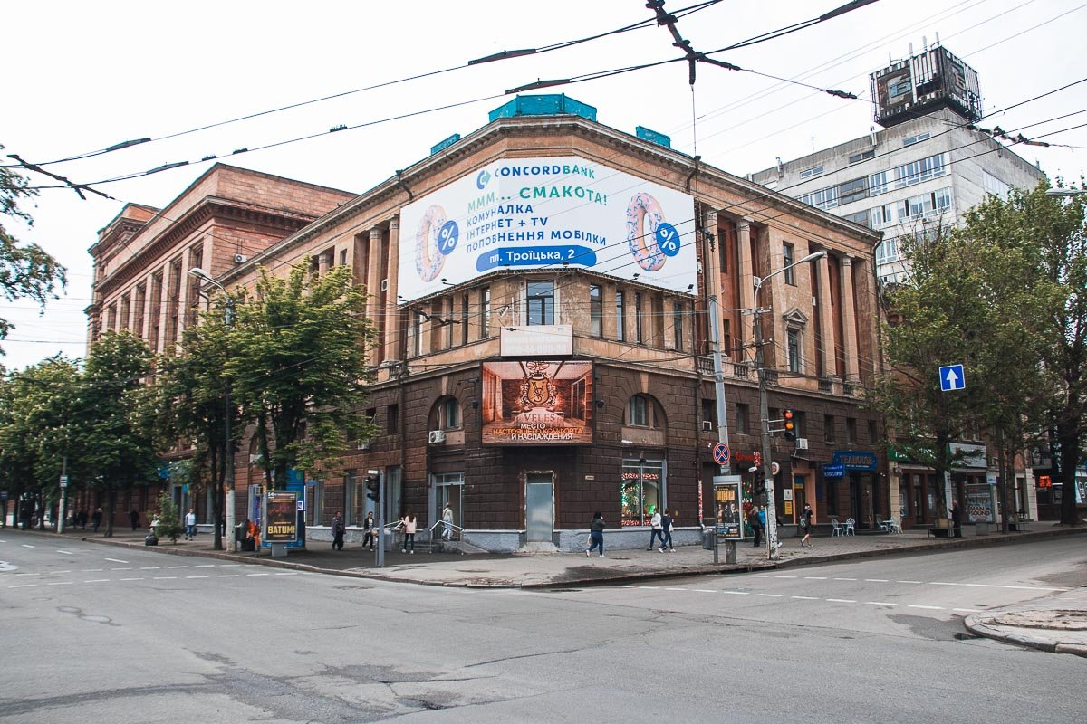 Ну да, эта реклама совсем не мешает... Ну да, эта реклама совсем не мешает...