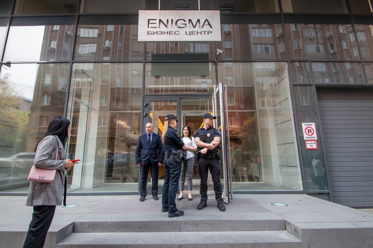 На месте работали патрульные