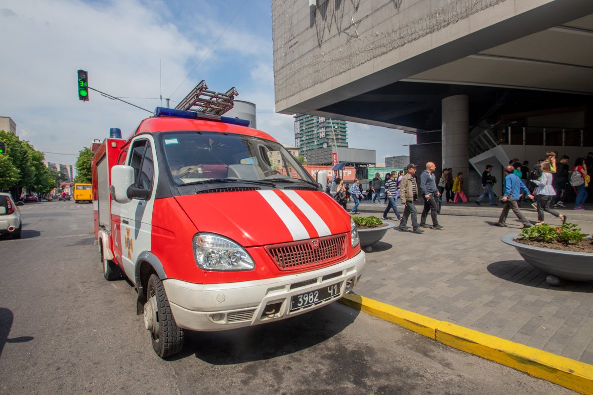 На место сразу прибыли сотрудники ГСЧС На место сразу прибыли сотрудники ГСЧС