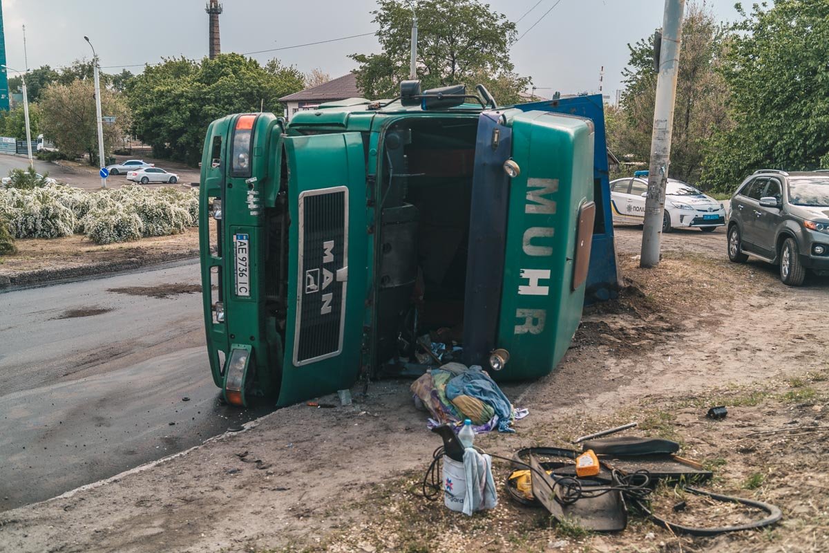 Перевернулась фура Перевернулась фура