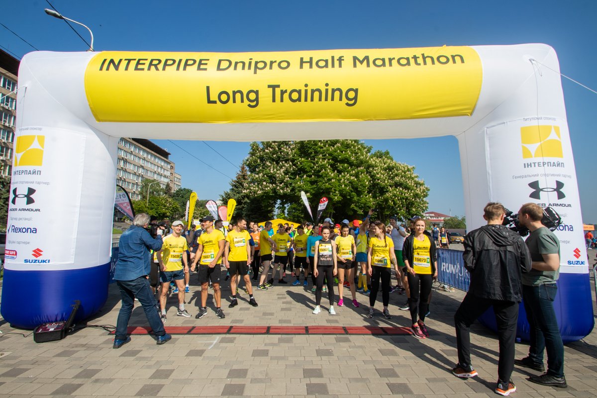 Более двухсот бегунов собрались на набережной