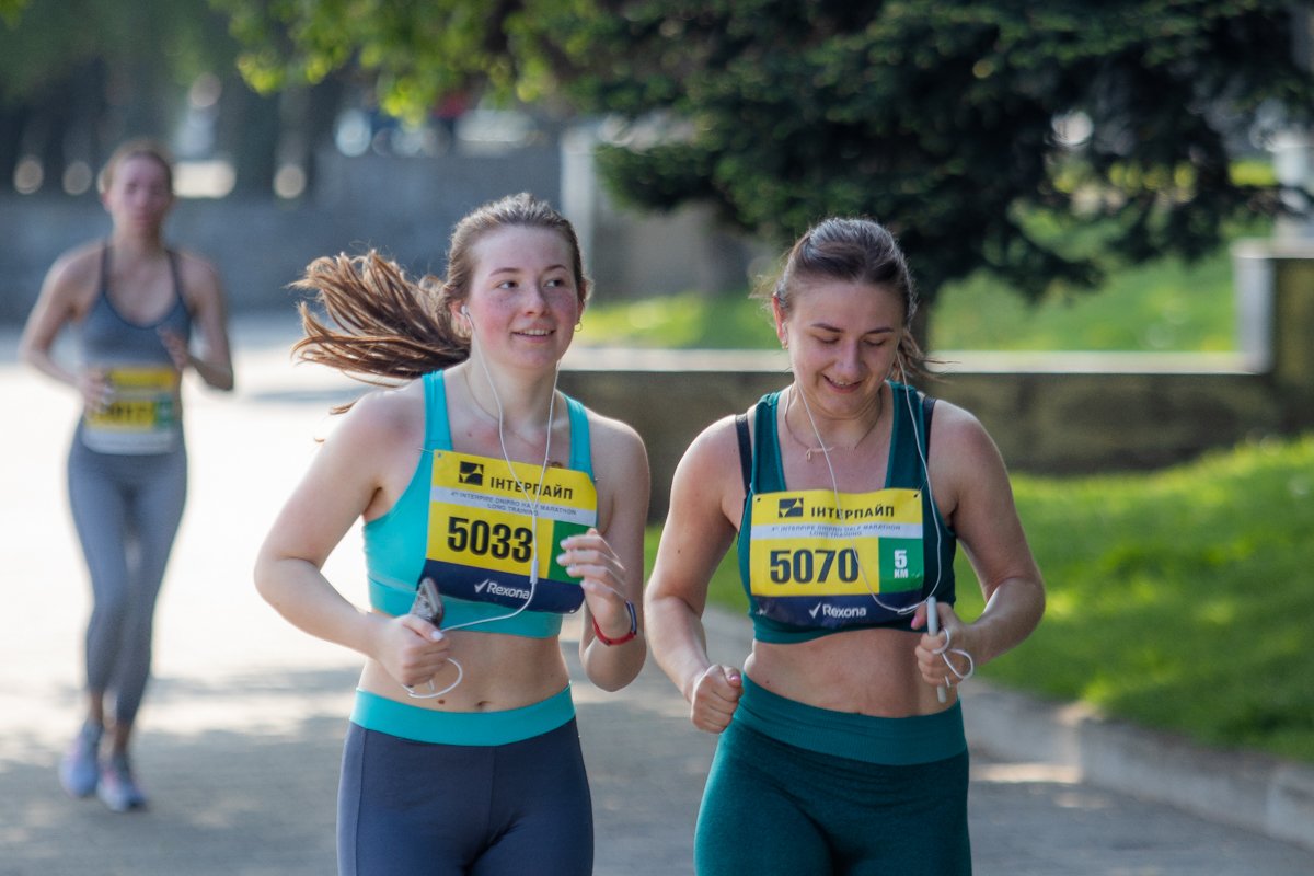 С хорошей музыкой и бегать приятнее