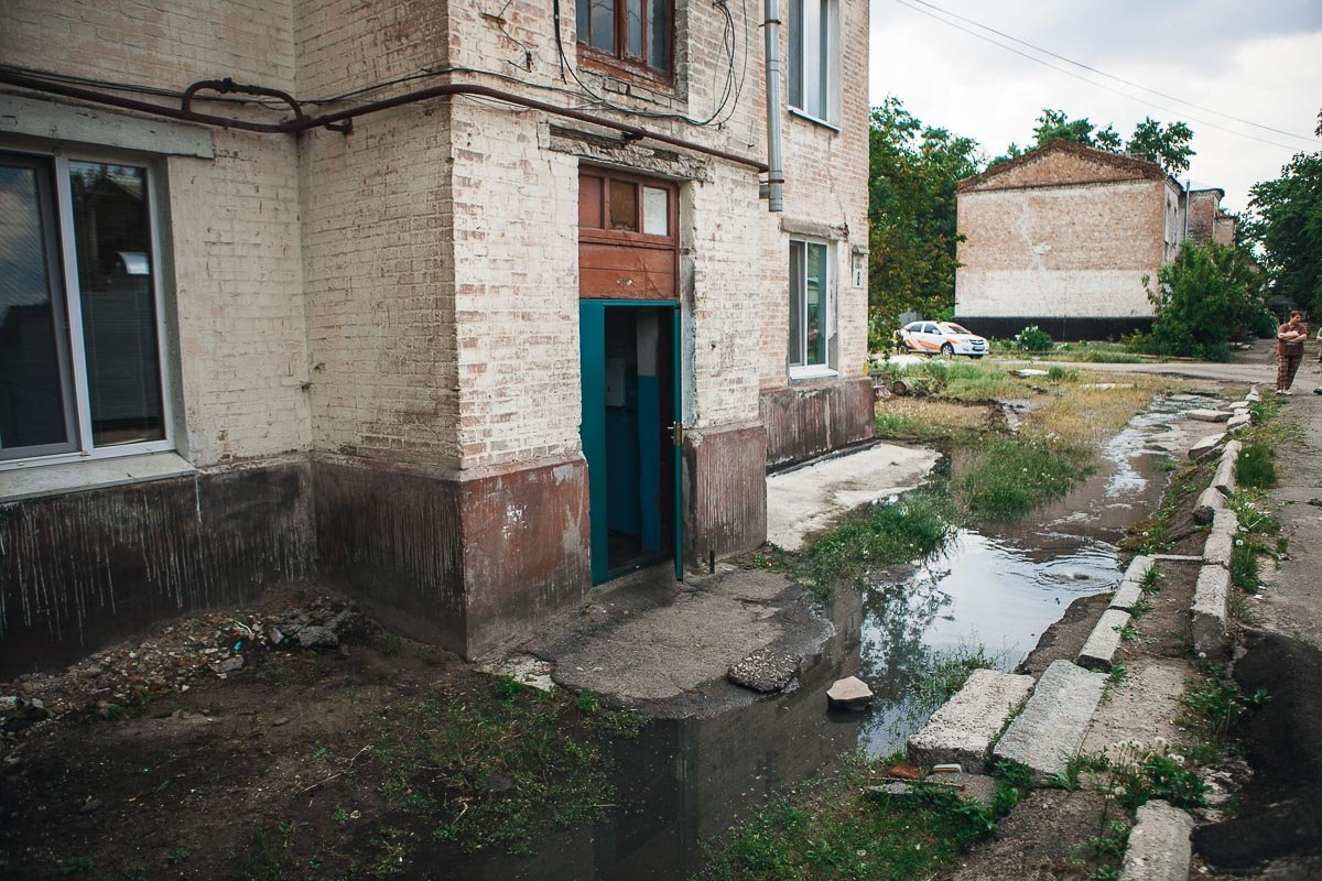 Приходится строить переправы