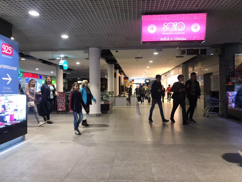Люди неохотно покидают ТРЦ
