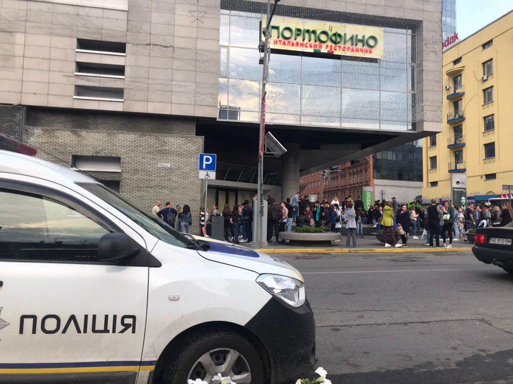 Людей эвакуировали