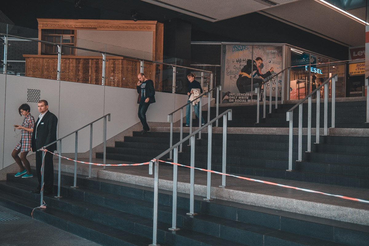 Здание оградили лентой