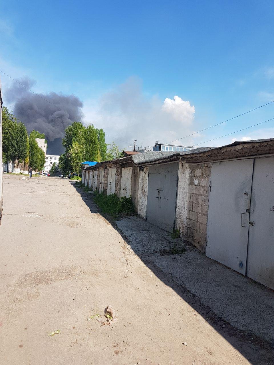 Днепр накрыло черным дымом: на территории завода "Днепропресс" начался пожар 1