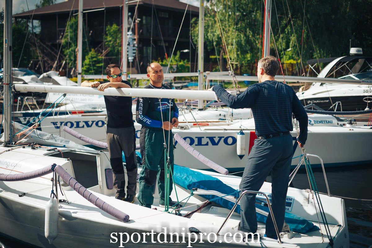 Да и было бы странно, если бы в городе на Днепре не ходили под парусом Да и было бы странно, если бы в городе на Днепре не ходили под парусом