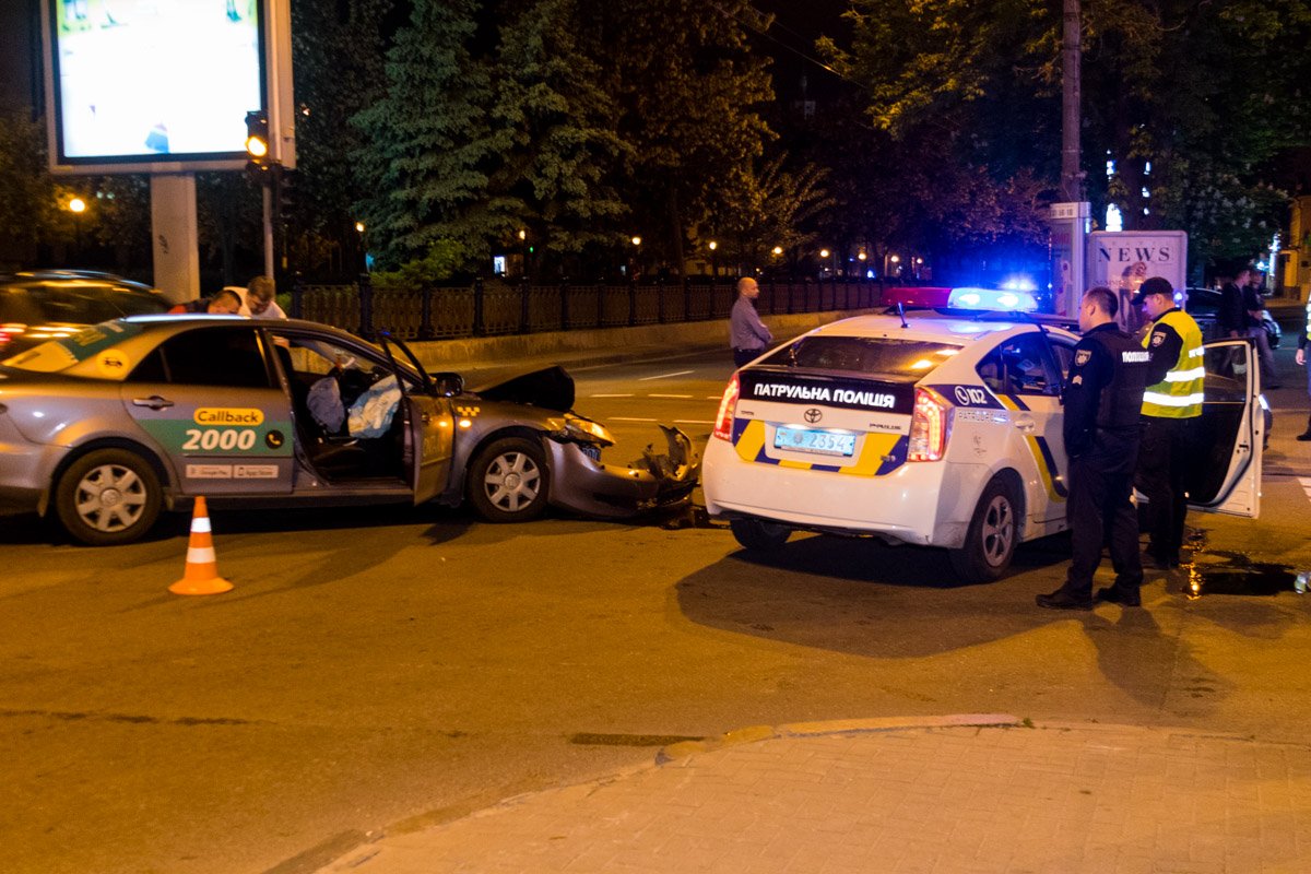 Авария случилась примерно в 23:30