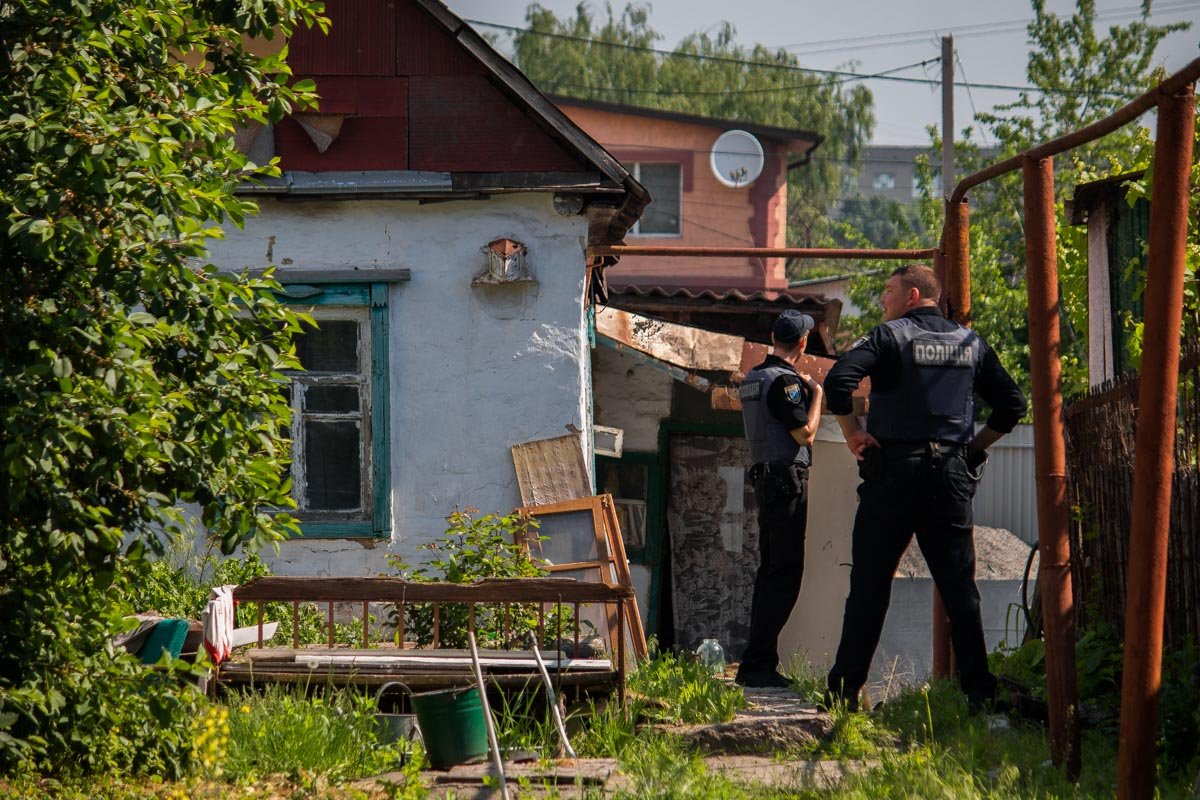 Со слов товарища, его друг начал задыхаться, после чего упал на кровать и замер Со слов товарища, его друг начал задыхаться, после чего упал на кровать и замер