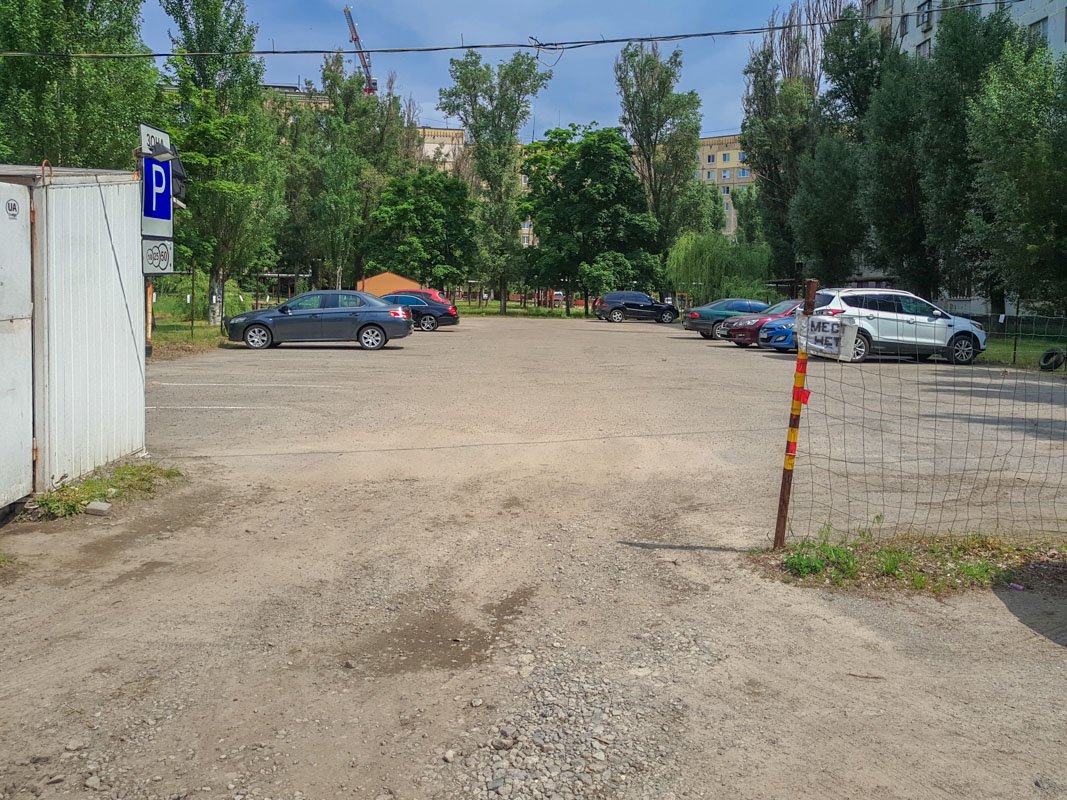 Автомобиль стоял на платной парковке