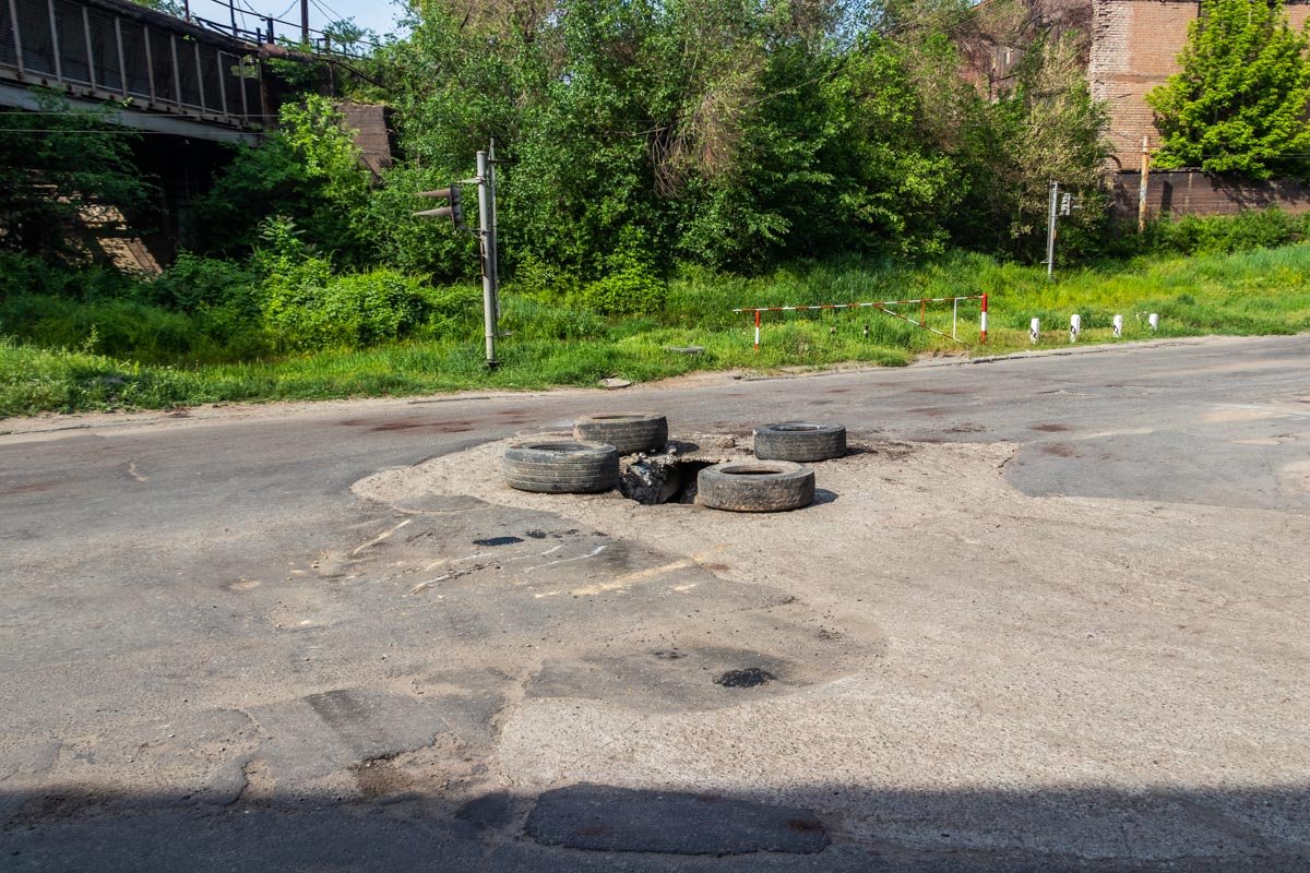 Теперь же в районе проходной ЧАО ДМЗ находится вот это чудо