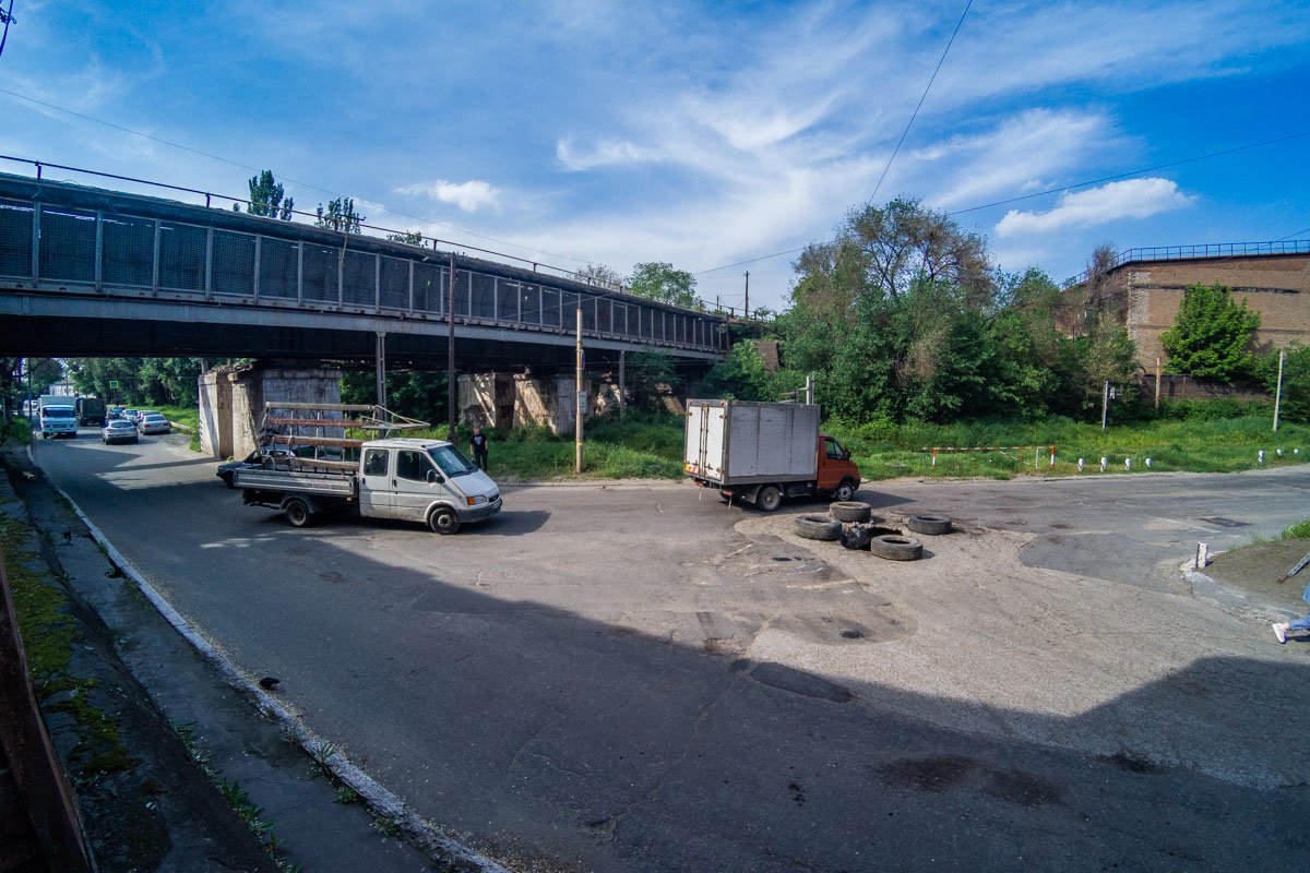 Если днем опасность видно, то ночью вероятность угодить в яму возрастает в разы
