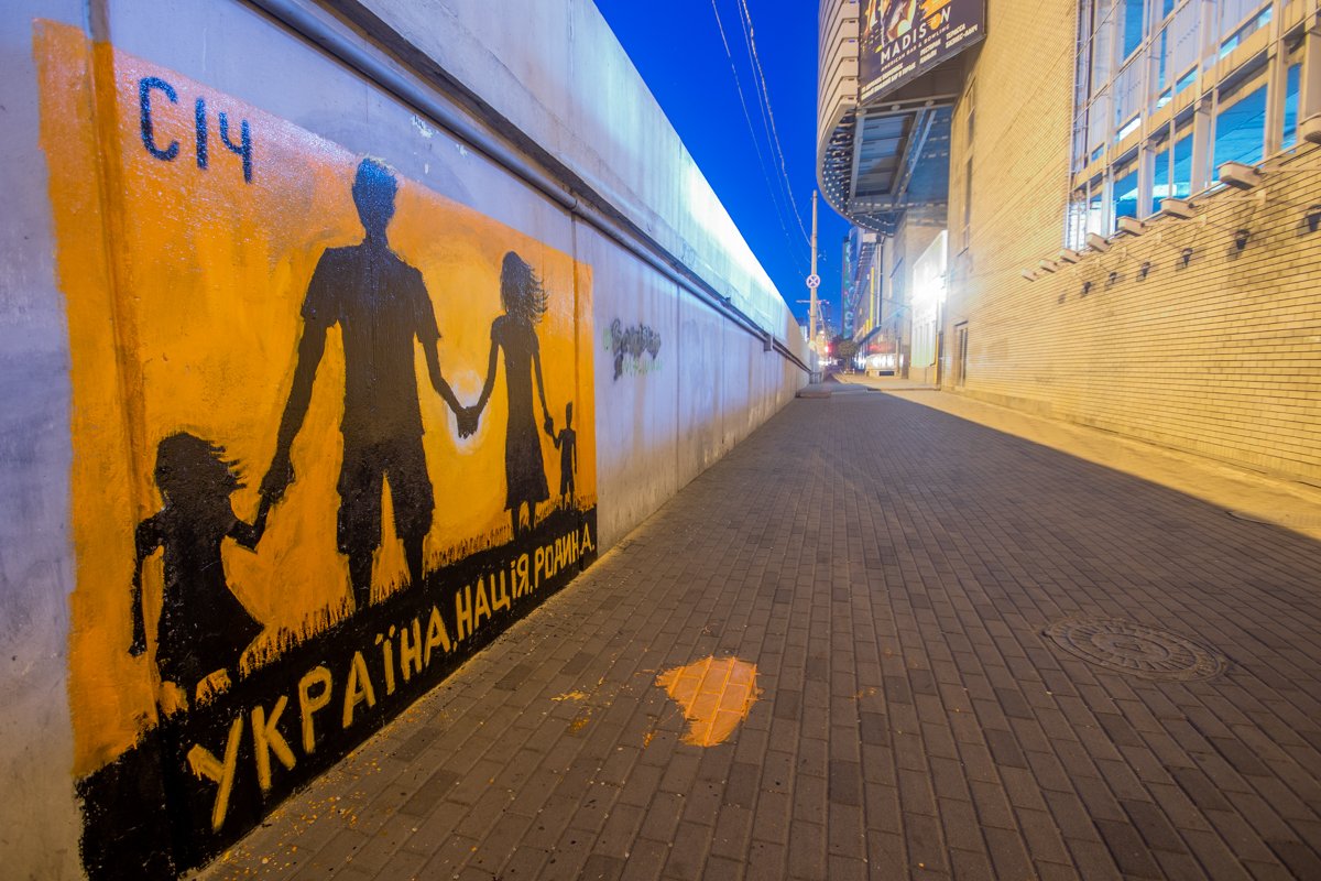 Создание этого рисунка из алкидной эмали заняло около 4 часов Создание этого рисунка из алкидной эмали заняло около 4 часов