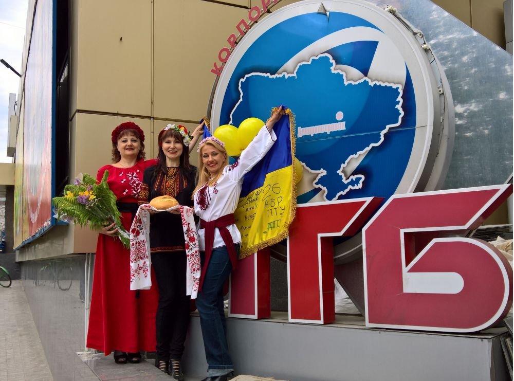 День вышиванки в Украине: к празднику присоединяется АТБ 1