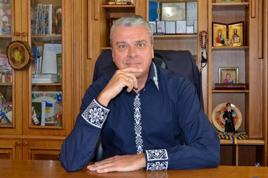 Надели вышиванку и первый заместитель председателя Днепропетровской ОГА Олег Кужман ...