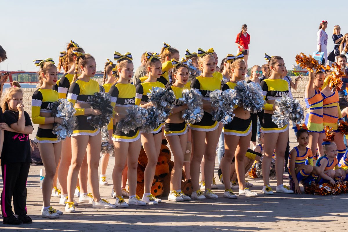 А это более 500 танцоров А это более 500 танцоров