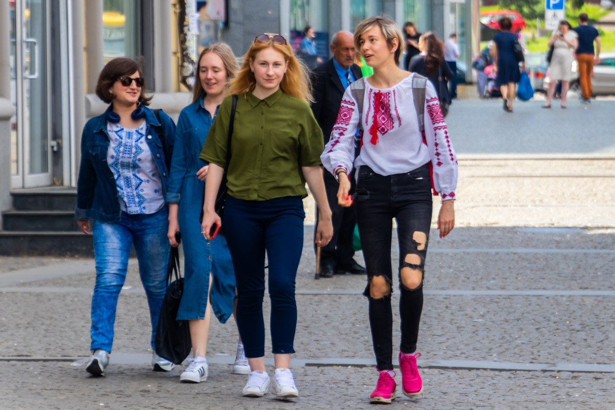 Каждый сам выбирает вышиванку по вкусу Каждый сам выбирает вышиванку по вкусу