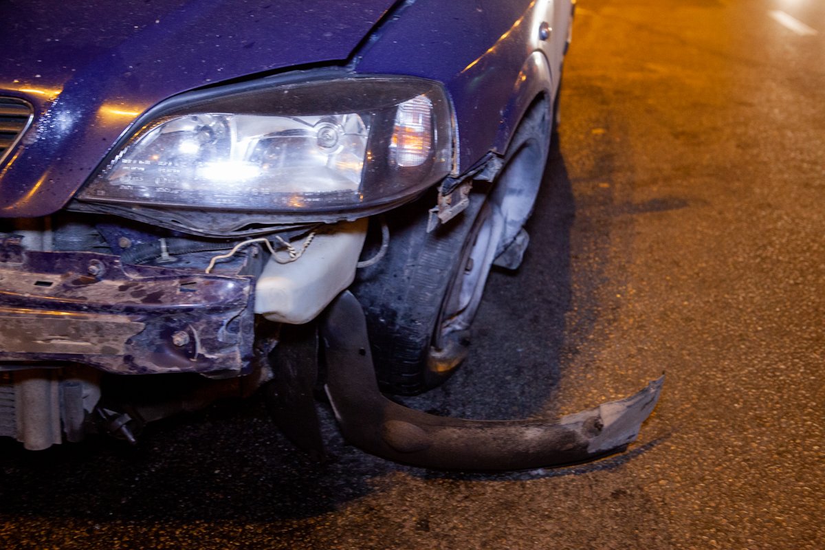 Автомобили сильно повреждены Автомобили сильно повреждены