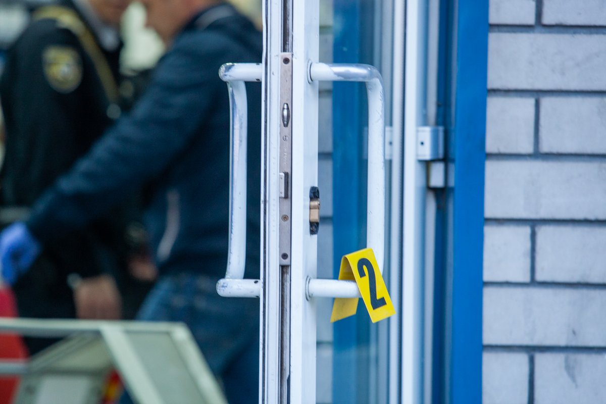 Какую сумму похитили из банкомата, пока неизвестно Какую сумму похитили из банкомата, пока неизвестно