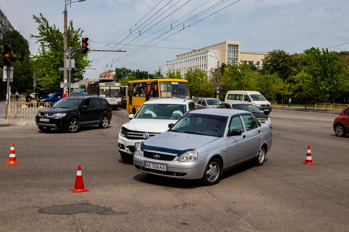Известно, что ВАЗ заканчивал маневр, а Volkswagen начал движение