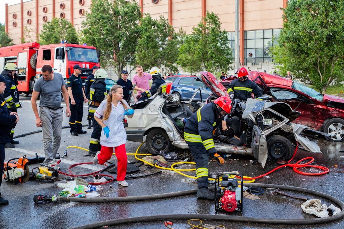 Авария полностью парализовала движение автотранспорта Авария полностью парализовала движение автотранспорта