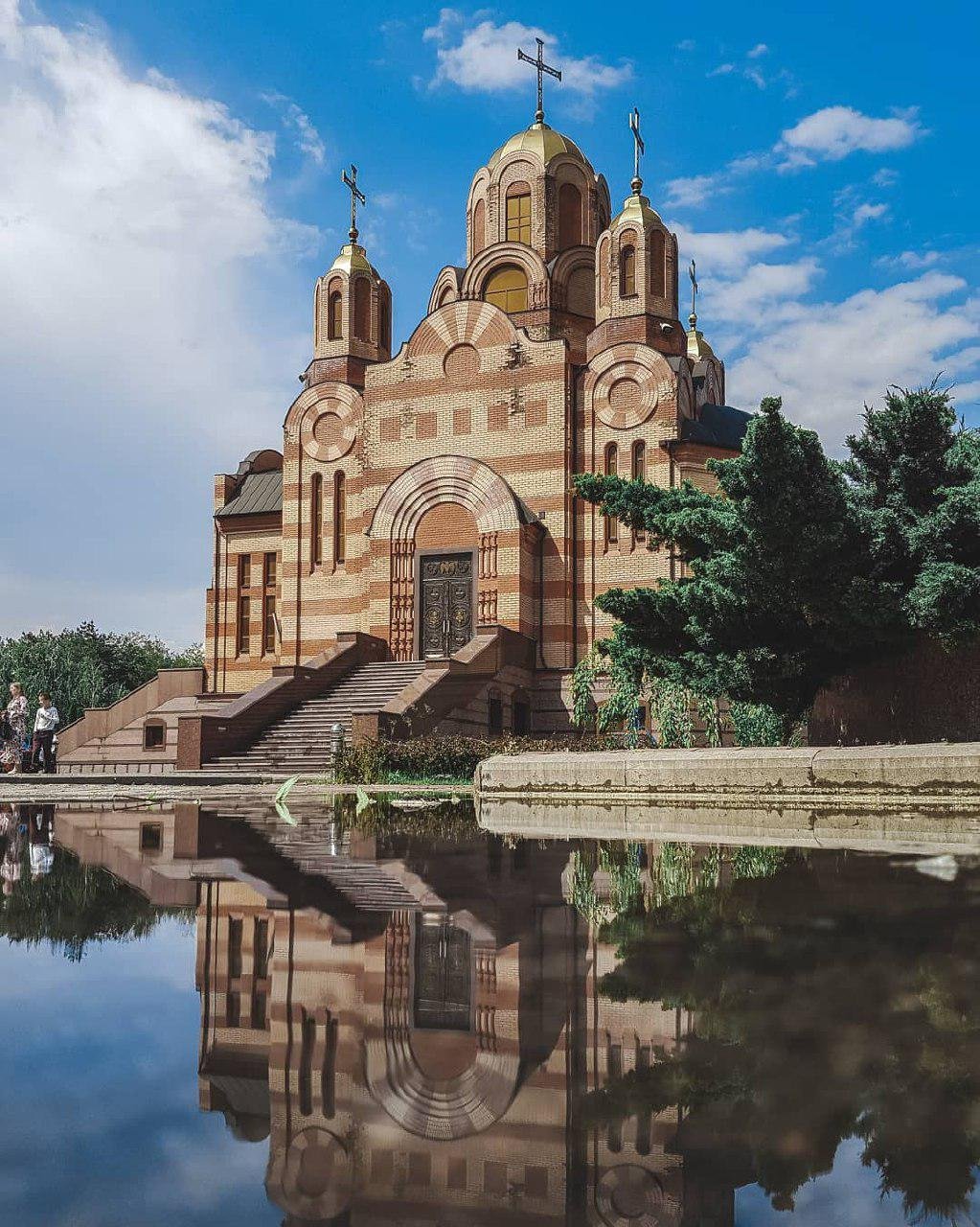 Отражения в лужах. Фото: deniska_ua