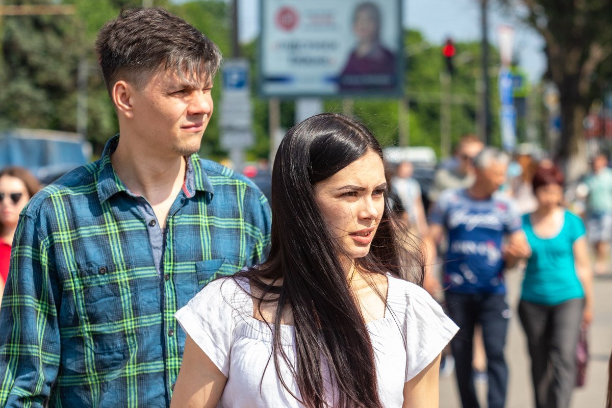 Раздают конфеты, но не мне? Раздают конфеты, но не мне?