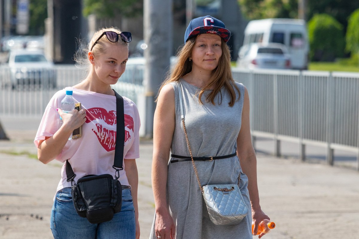 Заприметила конфетки Заприметила конфетки