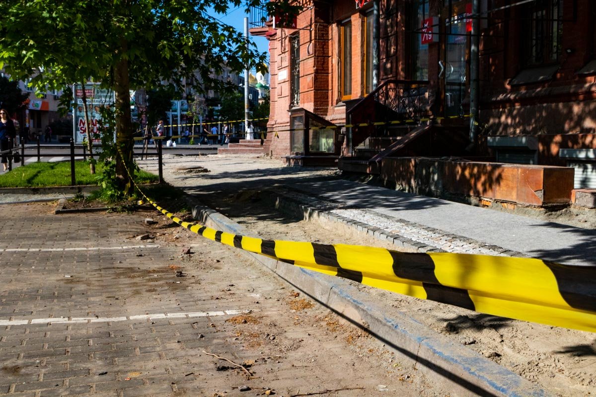 Покусанный тротуар заменят