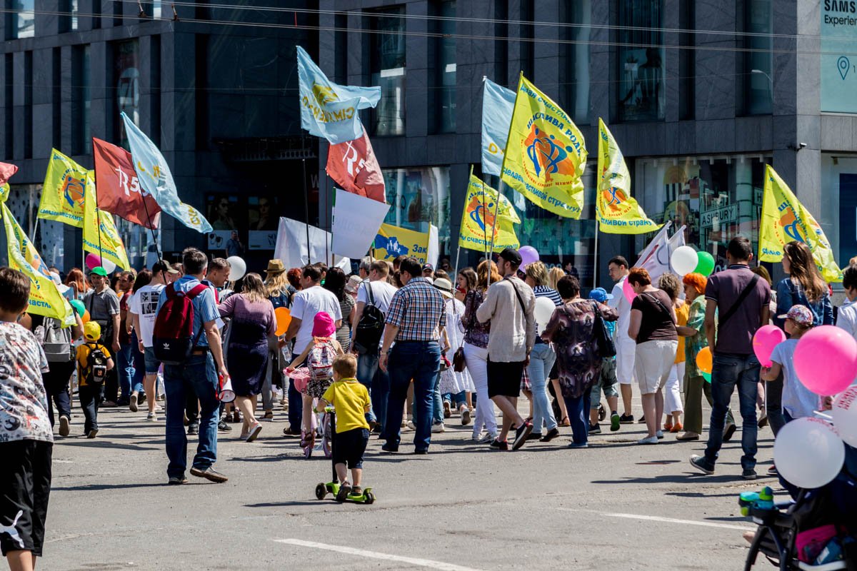 Мероприятие началось на площади Героев Майдана, после колона людей прошлась до парка им. Лазаря Глобы