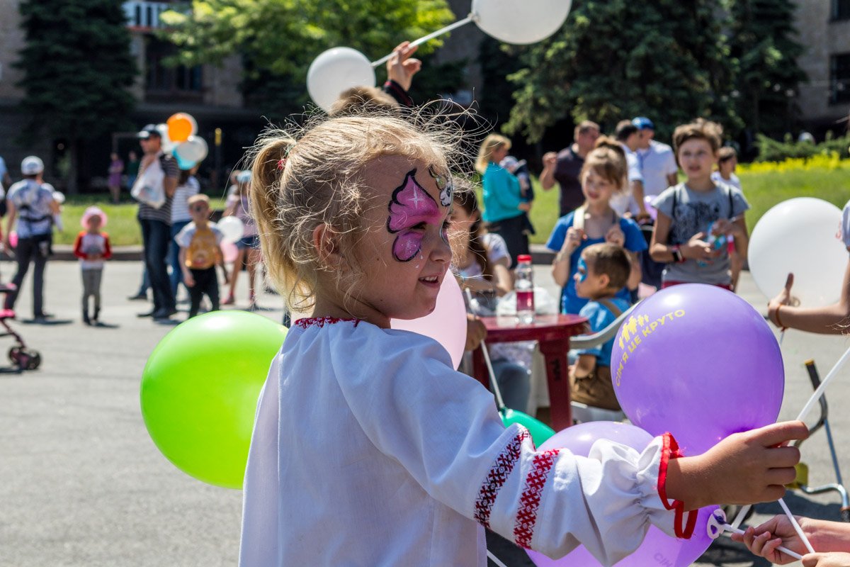 На мероприятии  можно было встретить любящие пары и веселых, счастливых детей
