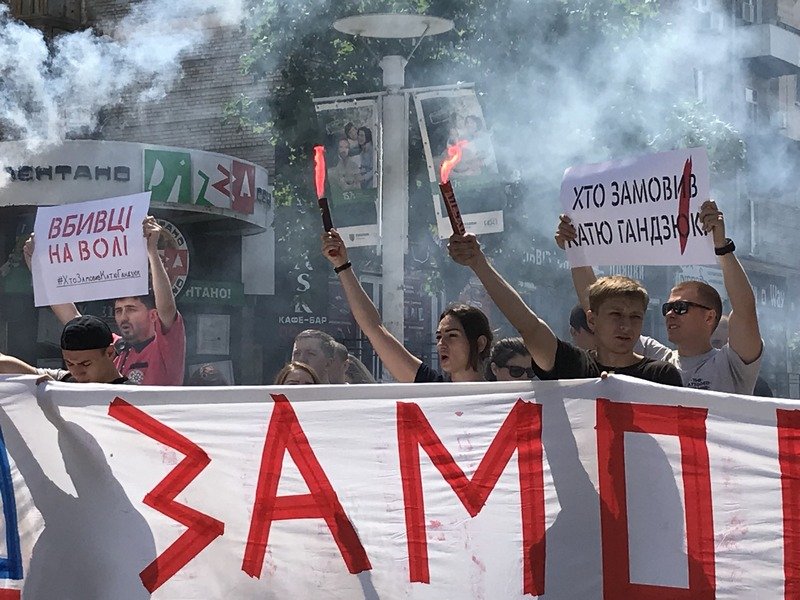 Активисты жгли фаера Активисты жгли фаера