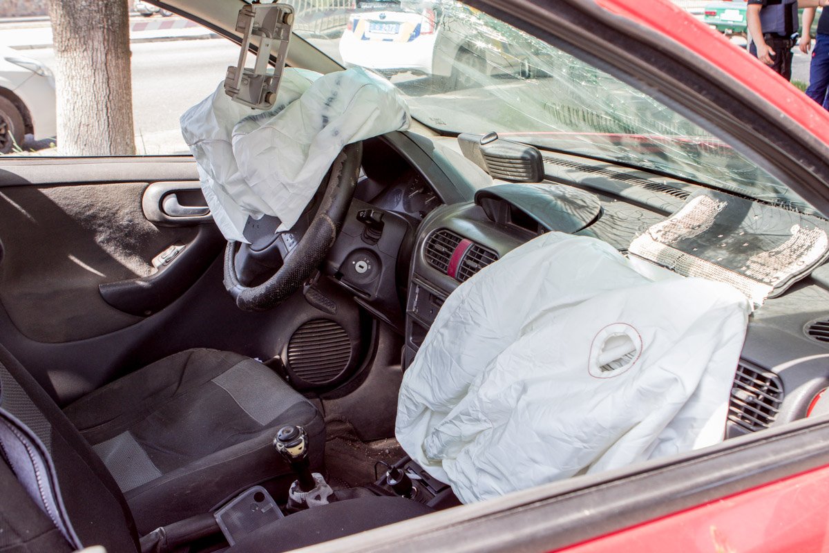 По словам сотрудников патрульной полиции, водителю стало плохо По словам сотрудников патрульной полиции, водителю стало плохо