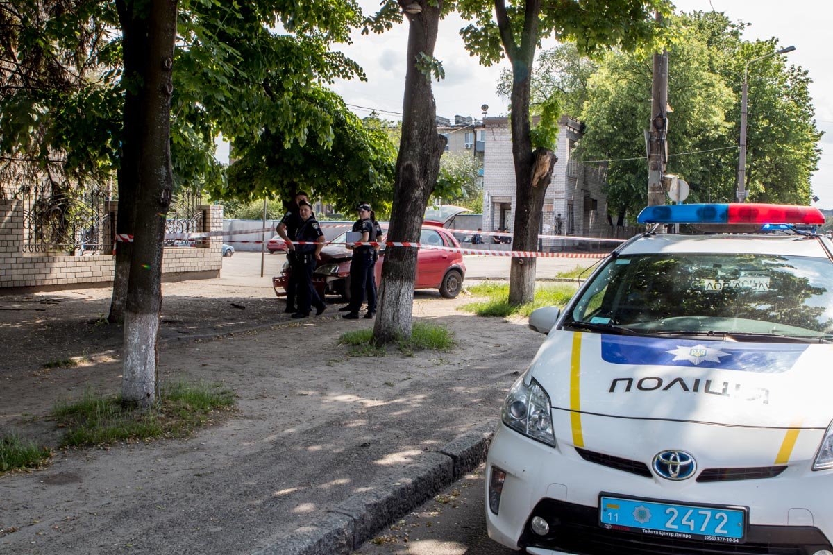 На место происшествия сразу же вызвали полицию, машину «скорой» помощи и спасателей На место происшествия сразу же вызвали полицию, машину «скорой» помощи и спасателей